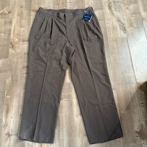 Haggar Wrinkle-Free Dress Pants Made in USA Gentleman's Fit 40 x 30 Slacks Brown